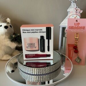 NIB! Clinique Mini Marvels Makeup Set & Lip Charms Keychain Accessory